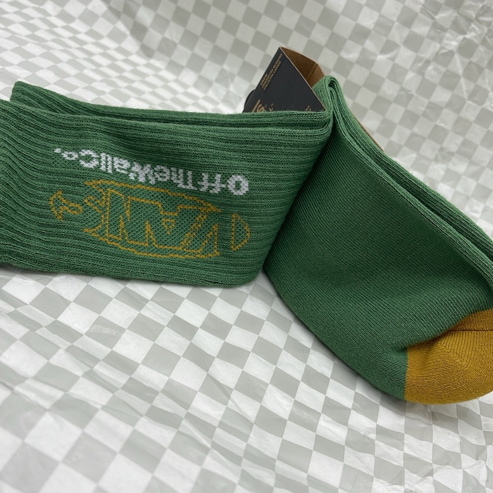 Vans Green Crew Socks VANS®
"OFF THE WALL" 1 pair Crew Socks Size Medium NWT - Picture 14 of 16